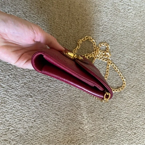 Louis Vuitton Amelia Mahina monogram leather wallet on chain crossbody - Picture 4 of 15